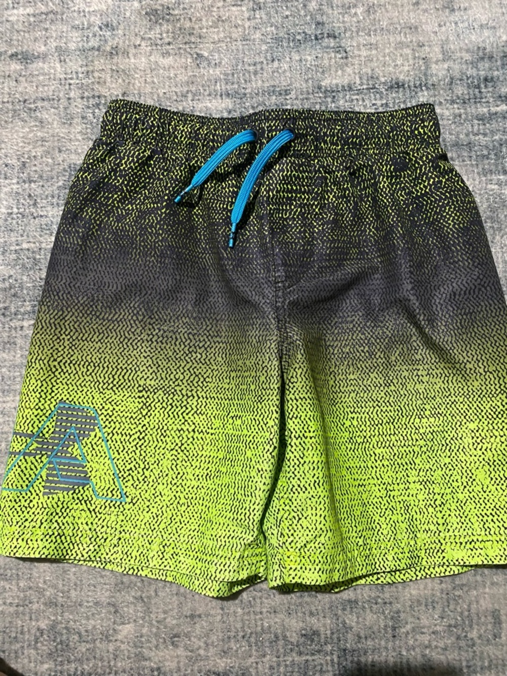 Under Armour Boys ombre Swim Shorts trunks size medium